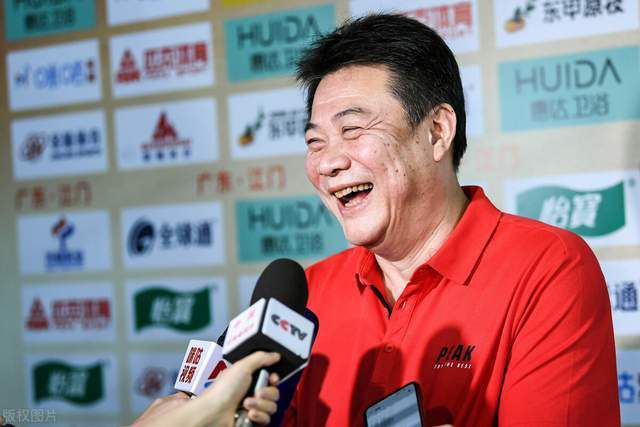 在明年年初时，罗马队内可能只剩曼奇尼和略伦特两名中卫，克里斯坦特也许不得不再次客串中卫。